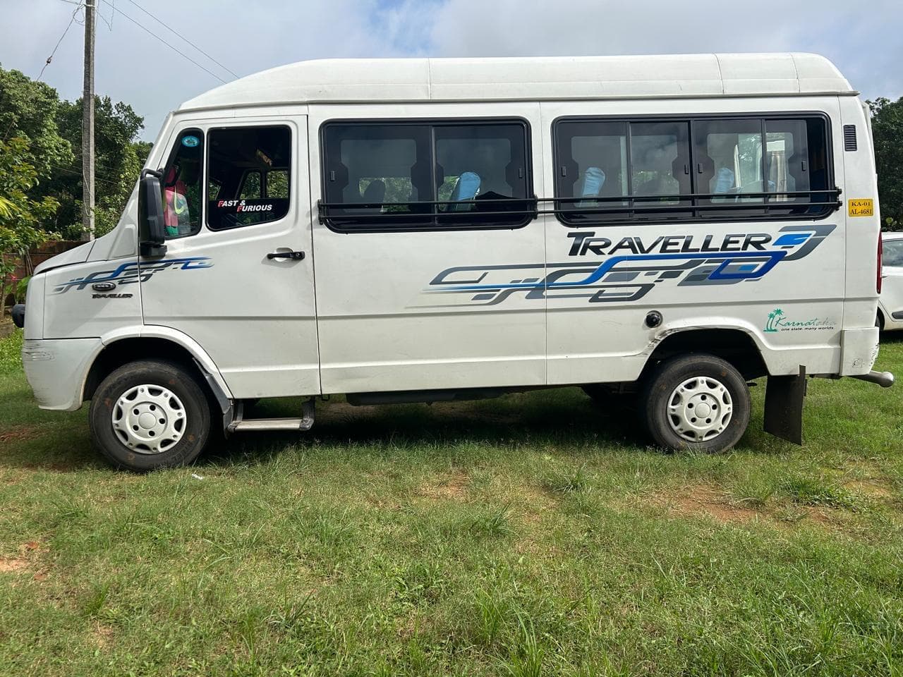 Tempo Traveller (12+1)